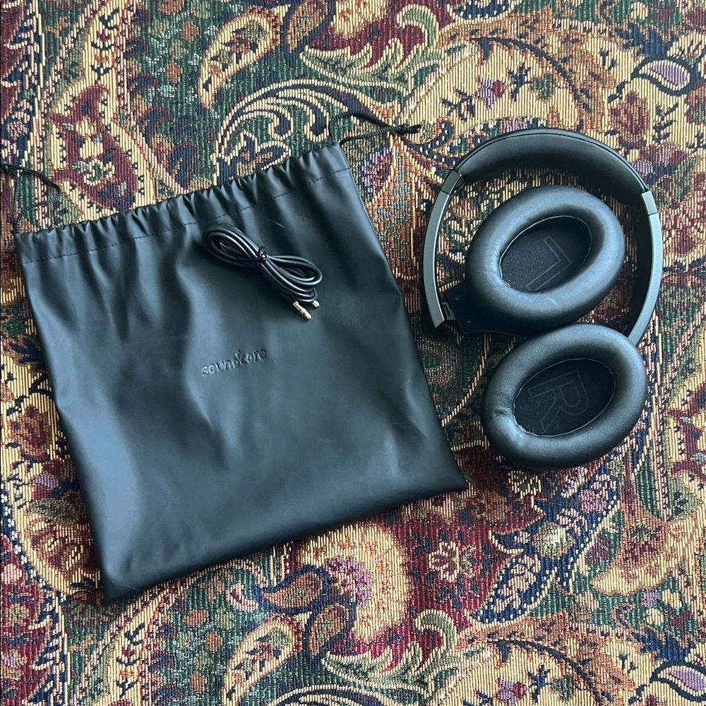 Black Wireless/Wired Noise Cancelling Headphones